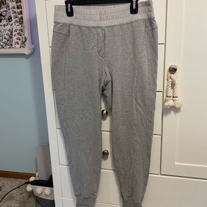 LuluLemon Women’s grey Joggers!!